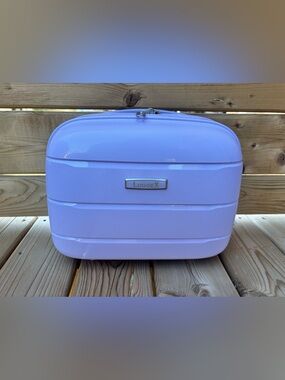 Women's Travel Case in Light Lavender